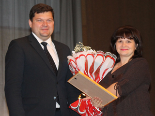 Глава администрации Краснокутского района вручил почетные грамоты и благодарственные письма труженикам полей и ферм 